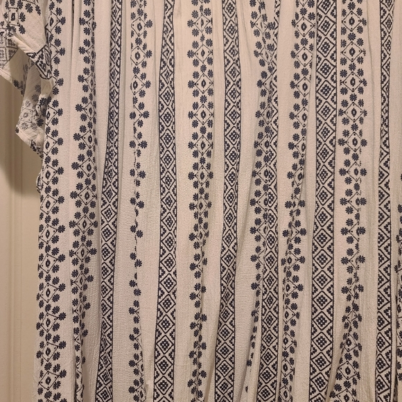 Torrid blue and white top - Picture 3 of 4